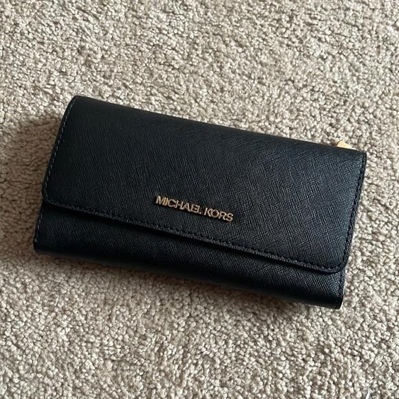 Michael Kors Black 3 fold wallet! LIKE NEW! - Picture 1 of 3